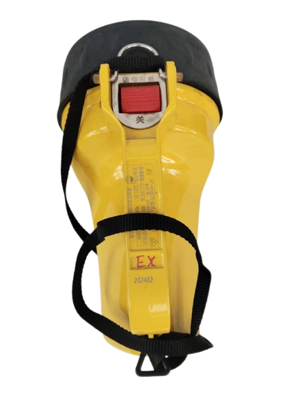 Explosion proof marine flashlight